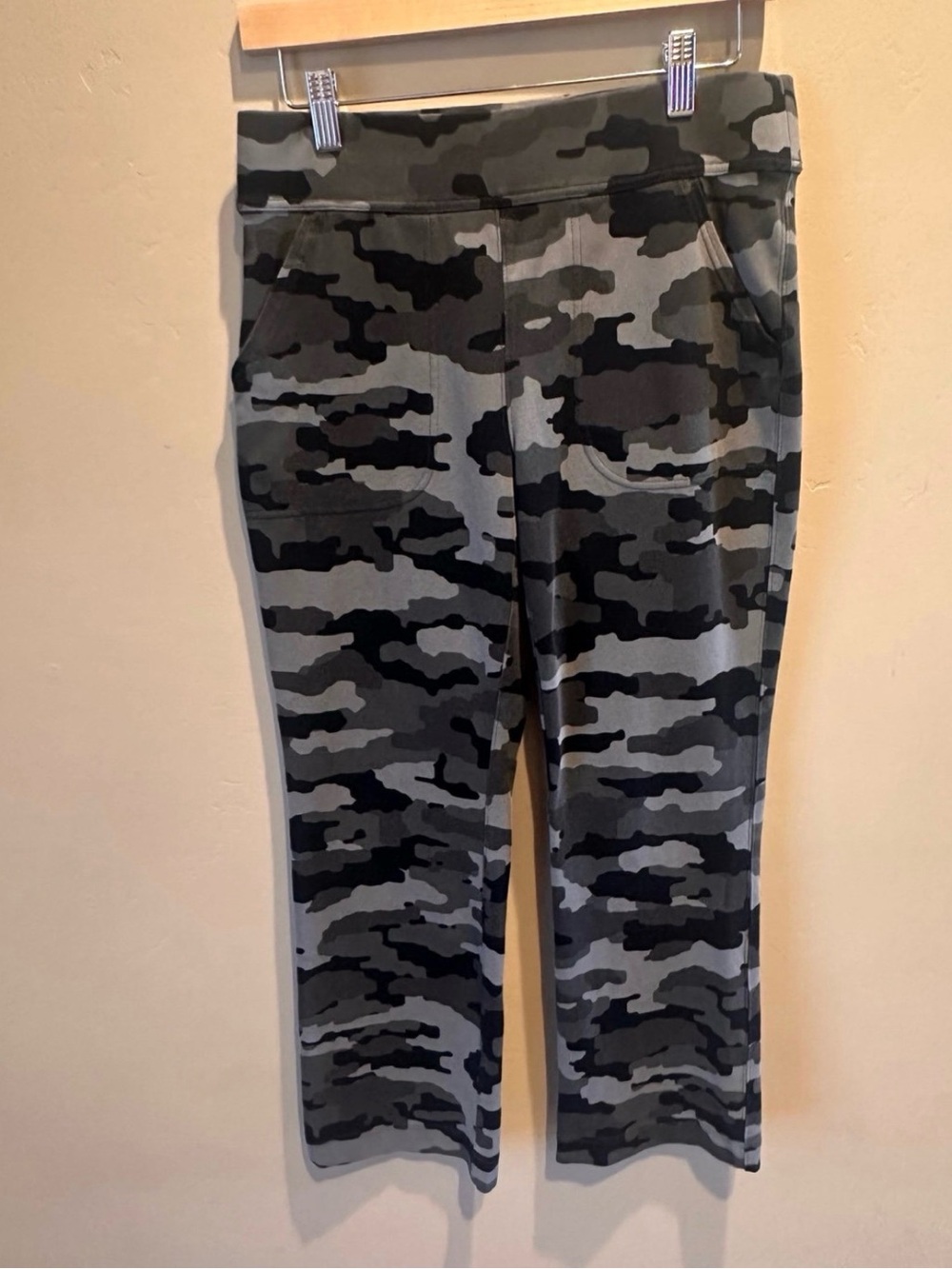 Duluth Trading Co Women’s M x 29 Gray Black Camo Pull On Pants Stretch
